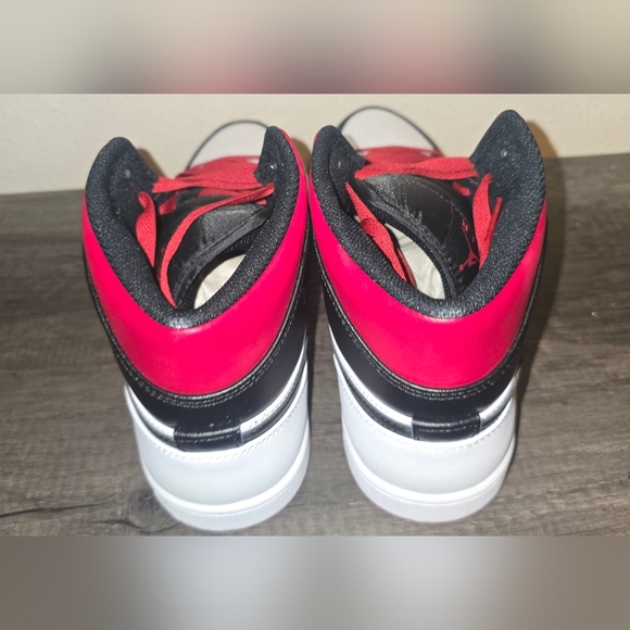 Jordan Retro 1 Mid Gym 'Red Black White' - Picture 3 of 6